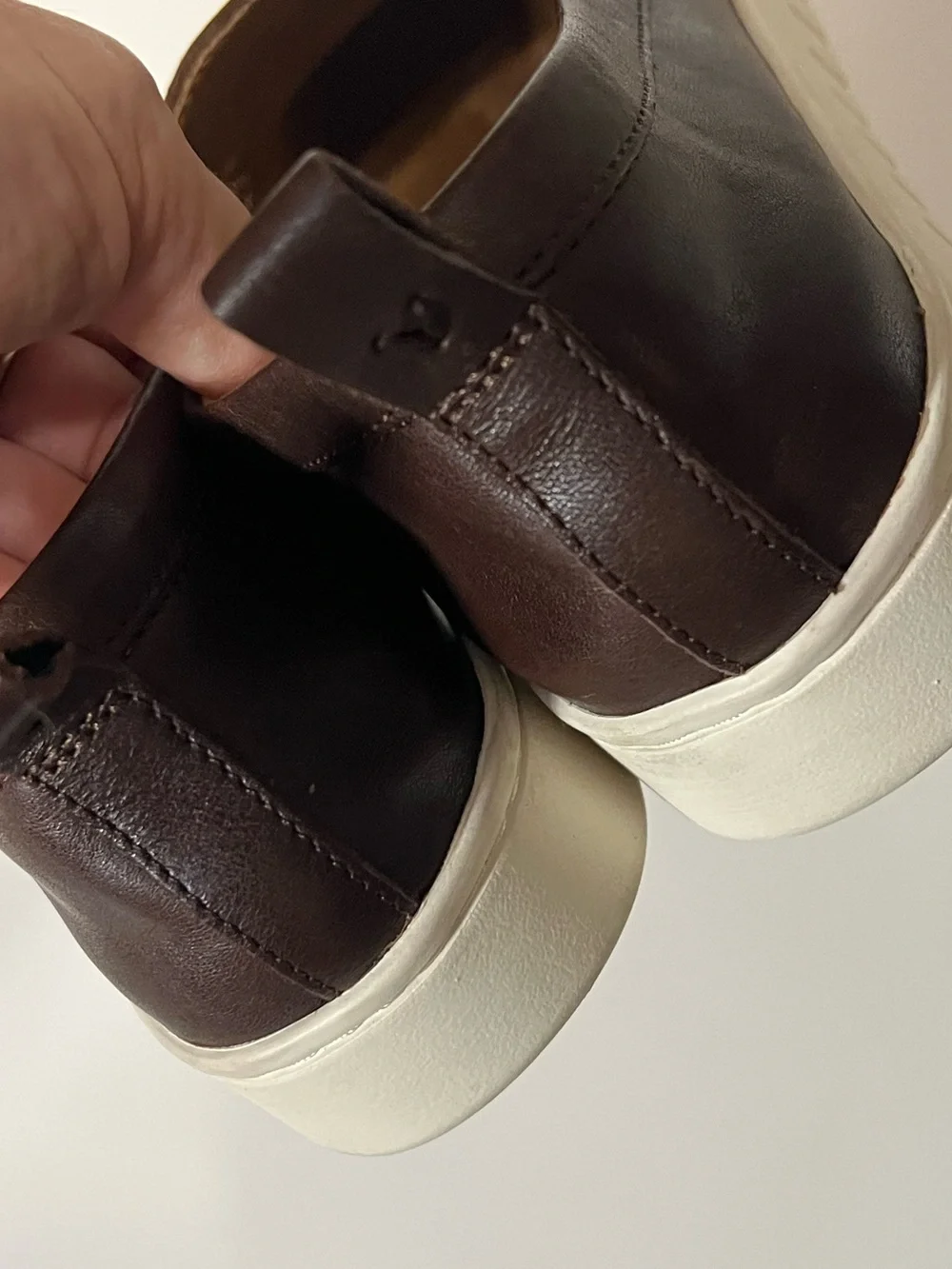NWOB $140 Vionic Chantel Brown Leather Loafer Sneaker 6.5